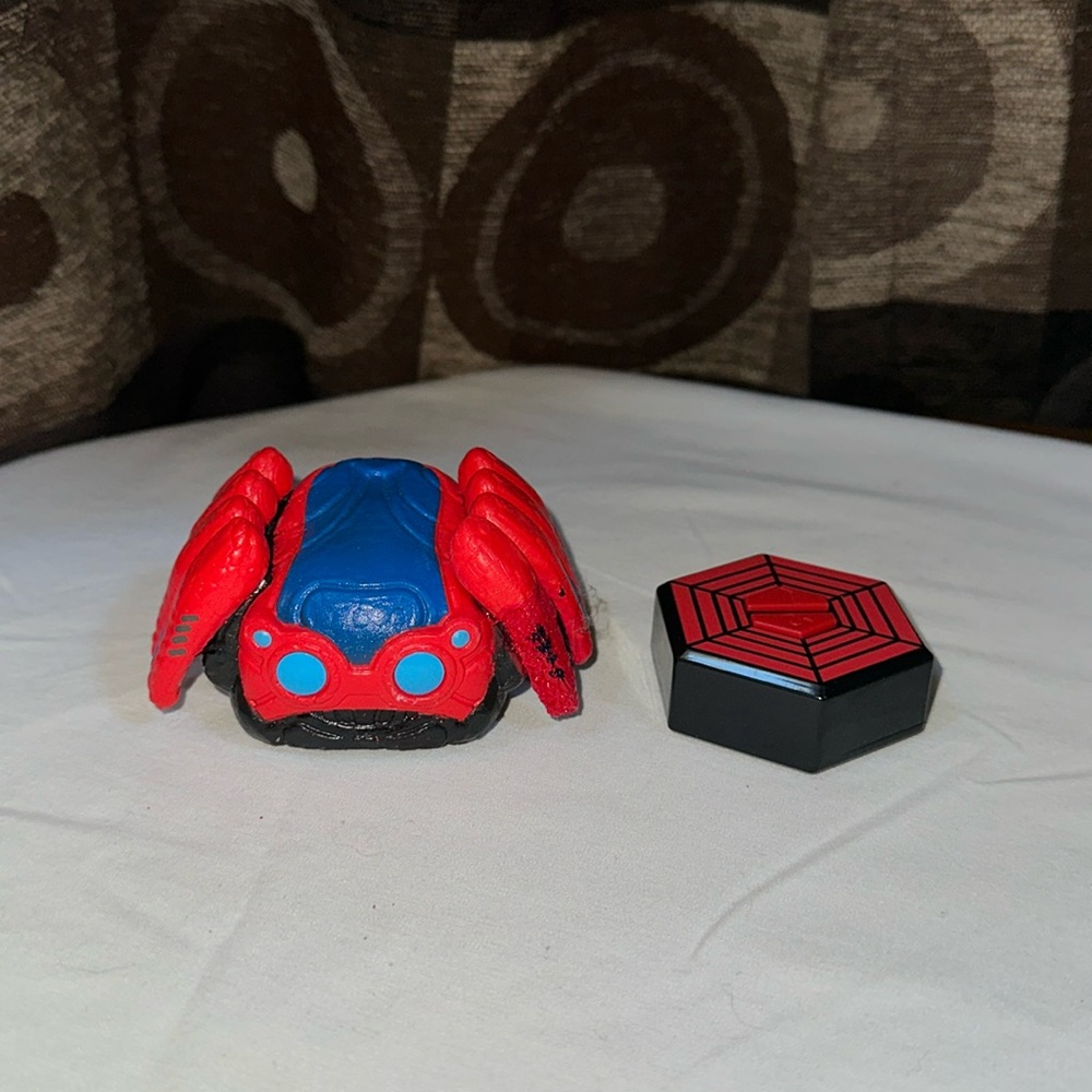 DISNEYPARKS MARVEL EXCLUSIVE-WEARABLE REMOTE CONTROL SPIDERBOT 2023 Edition